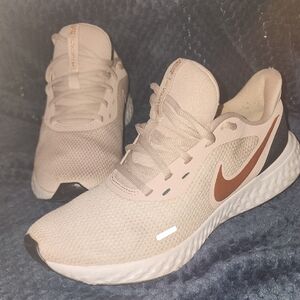 Nike Women's Beige and Copper Sneakers